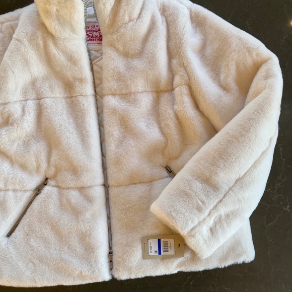 ✨Levi’s✨ White Softest (Faux) Fur Winter ❄️ Coat - Picture 8 of 14